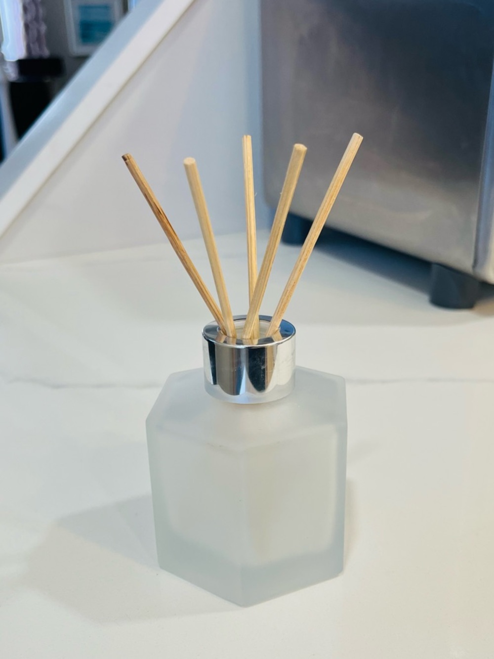 Calvin Klein Frosted Glass Reed Diffuser with Natural Rattan Sticks - White - Picture 4 of 8